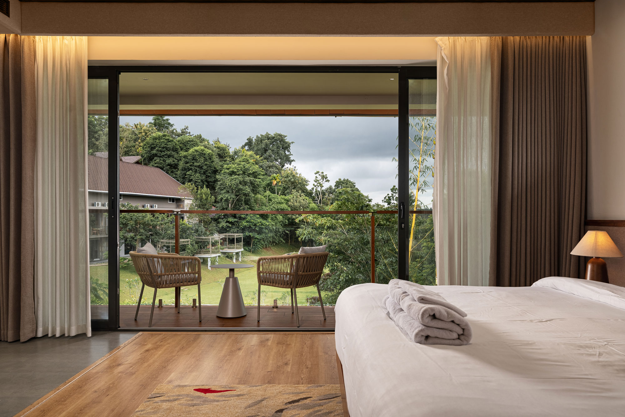 Cinnamon Luxury Room - Gallery Photo 3